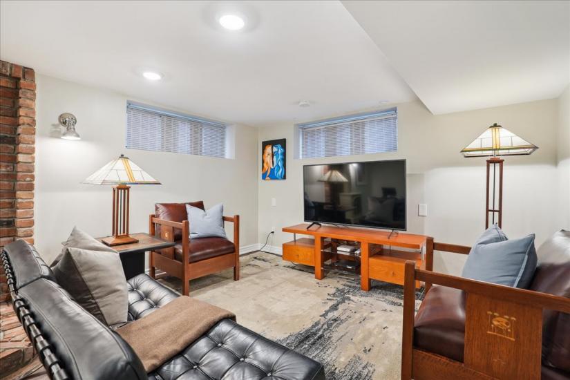 Property listing for 56 Uplands Ave., Hamilton, ON