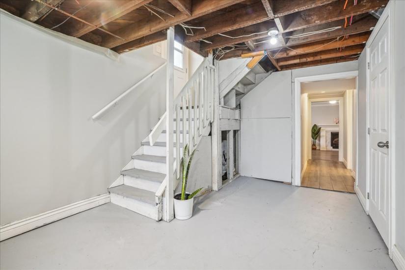 Property listing for 733 Dunn Ave., Hamilton, ON