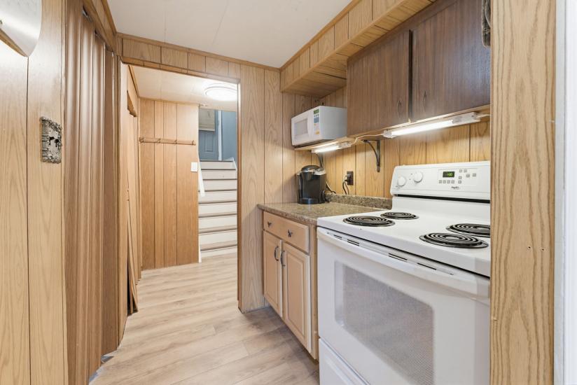 Property listing for 516 Mud St. E., Stoney Creek, ON