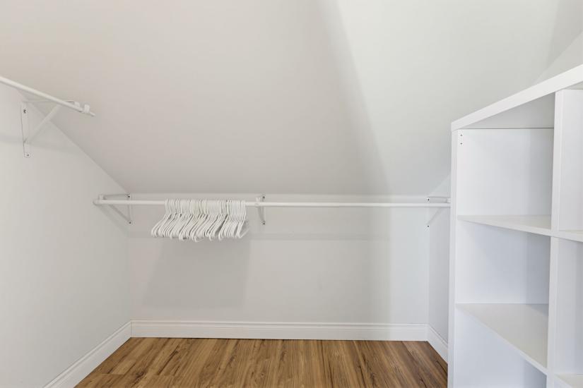 Property listing for 206 Craigroyston Rd., Hamilton, ON