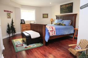 Property listing for 1 Hodge Crt., Dundas, ON