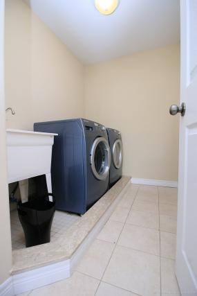 Property listing for 183 Tanglewood Dr., Binbrook, Ontario