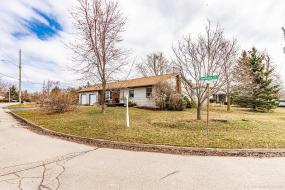 Property listing for 9 Barbara St., Smithville, Ontario