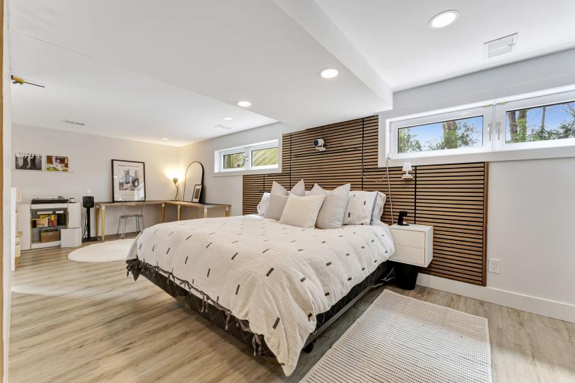 Property listing for 672 Hiawatha Blvd., Ancaster, ON