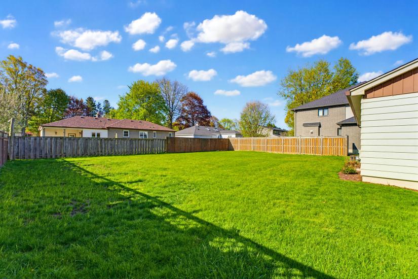 Property listing for 10 Oakley Crt., Ancaster, ON
