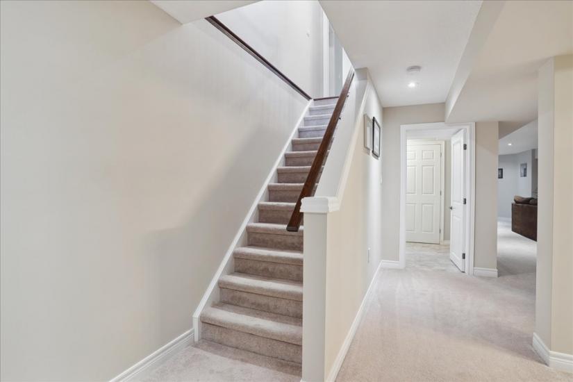 Property listing for 62 Gaddye Lane, Binbrook, ON