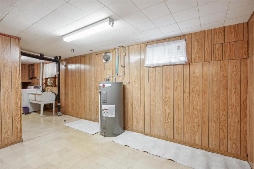 Property listing for 16 Greenwood St., Hamilton, ON