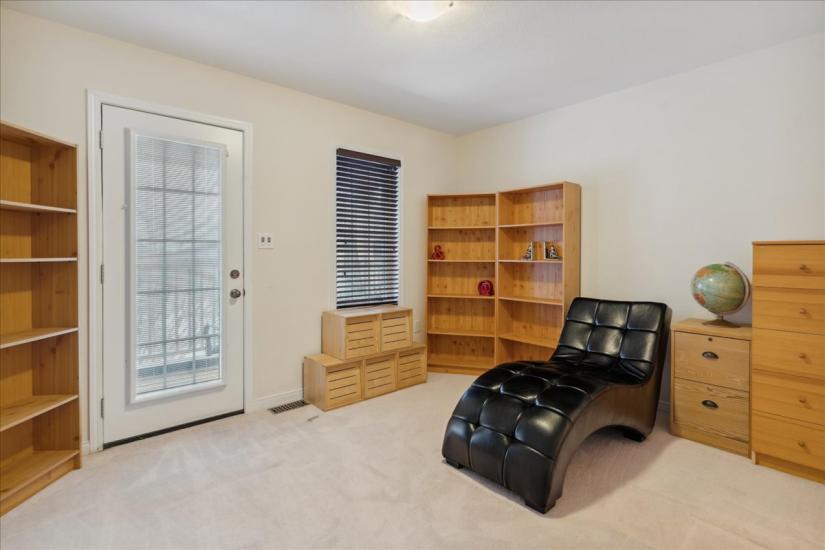 Property listing for 19 Deborah Crt., Hamilton, ON