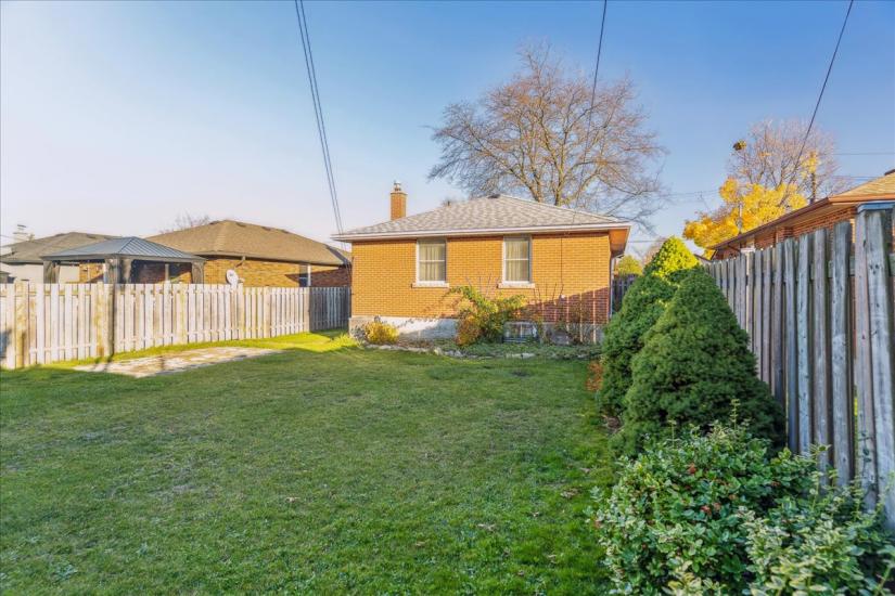 Property listing for 272 East 44th St., Hamilton, ON