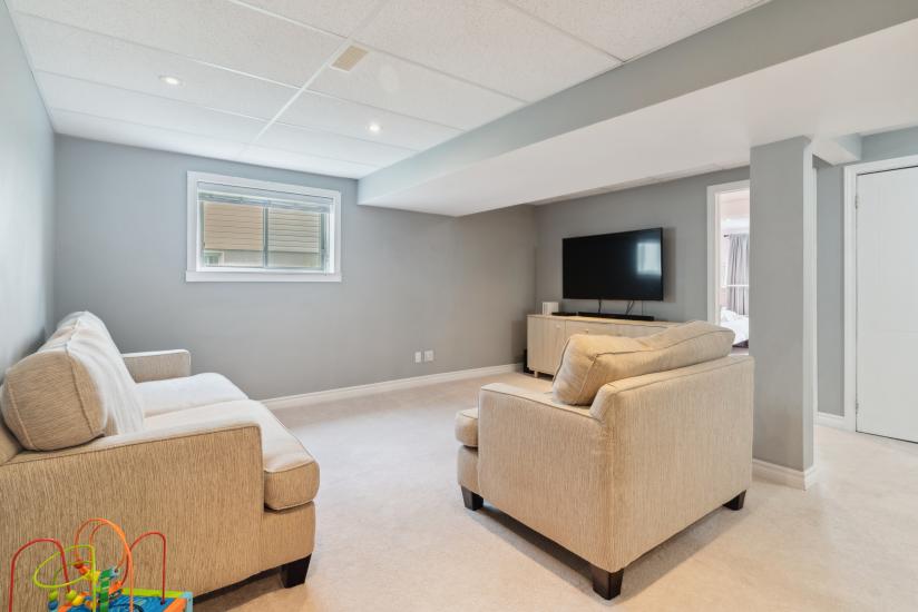 Property listing for 11 Anderson Cres., Smithville, ON