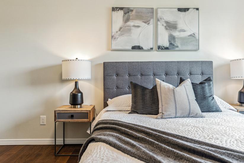 Property listing for 226 Dicenzo Dr., Hamilton, ON