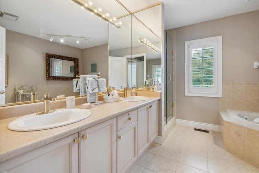 Property listing for #101-100 Beddoe Dr., Hamilton, ON