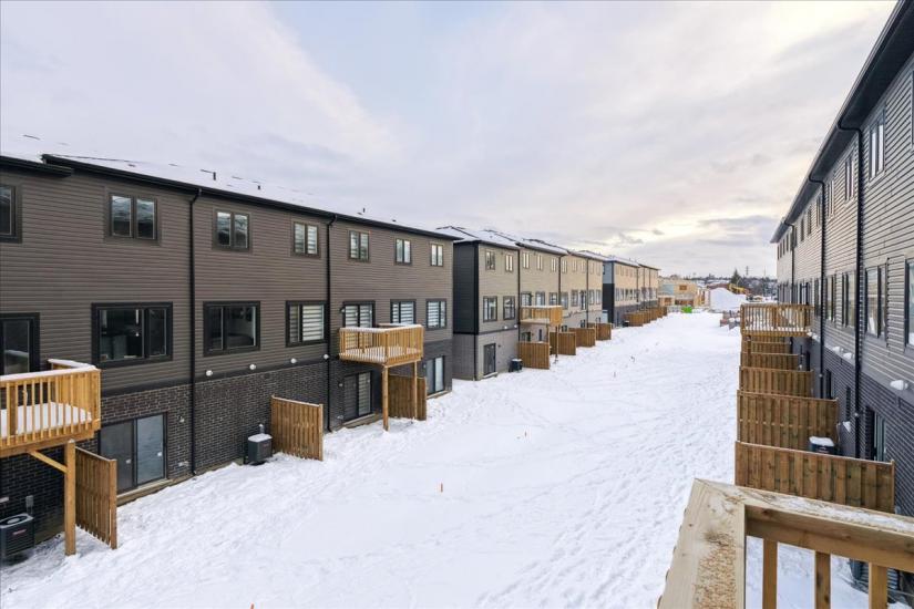 Property listing for 46 Capstone Lane, Hamilton, ON