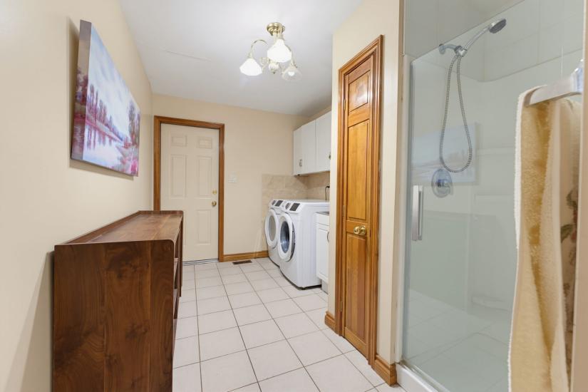 Property listing for 348 Shaver Rd., Ancaster, ON
