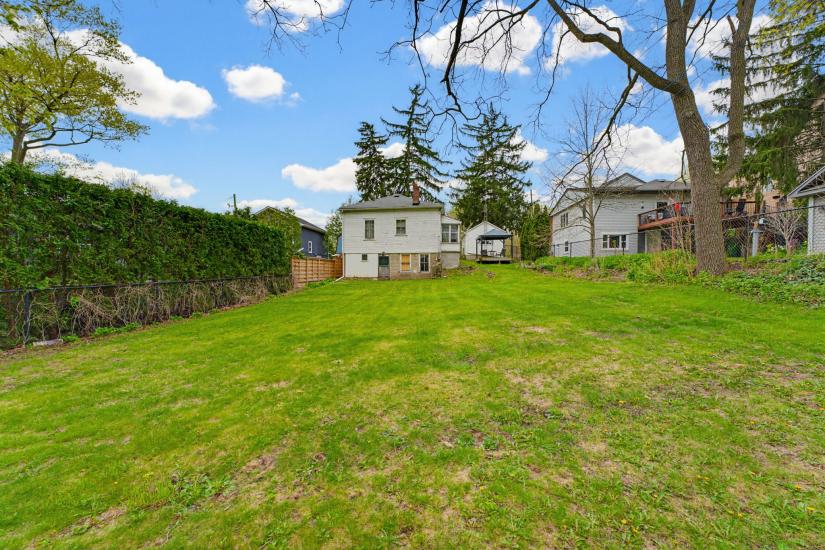 Property listing for 111 Sydenham St., Dundas, ON