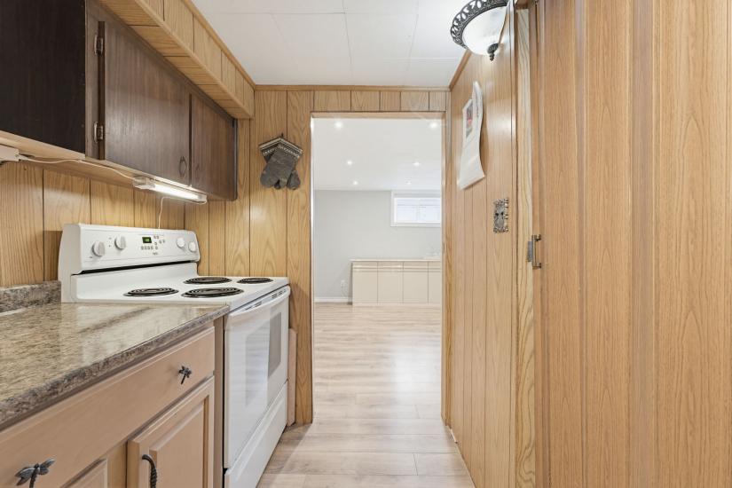 Property listing for 516 Mud St. E., Stoney Creek, ON