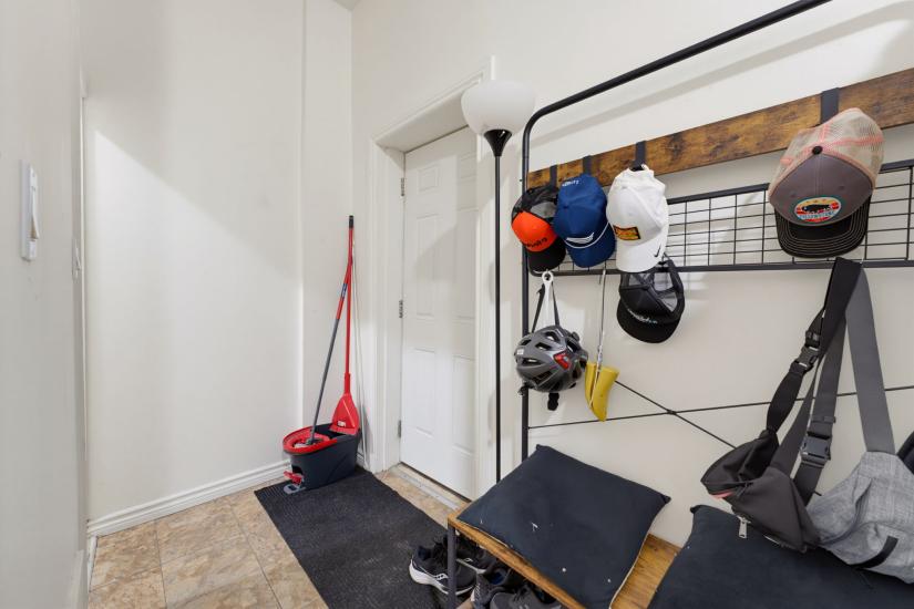 Property listing for 113 Wentworth St. S., Hamilton, ON