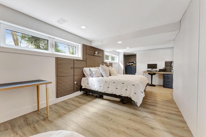Property listing for 672 Hiawatha Blvd., Ancaster, ON