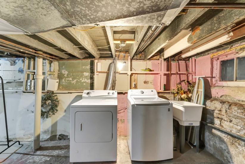 Property listing for 433 Hughson St. N., Hamilton, ON