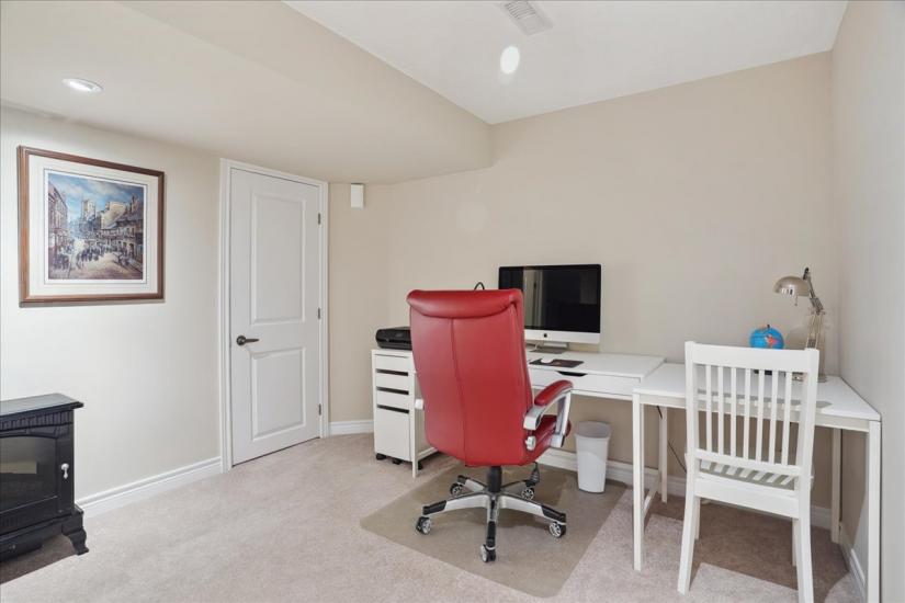 Property listing for 62 Gaddye Lane, Binbrook, ON