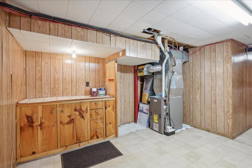 Property listing for 16 Greenwood St., Hamilton, ON