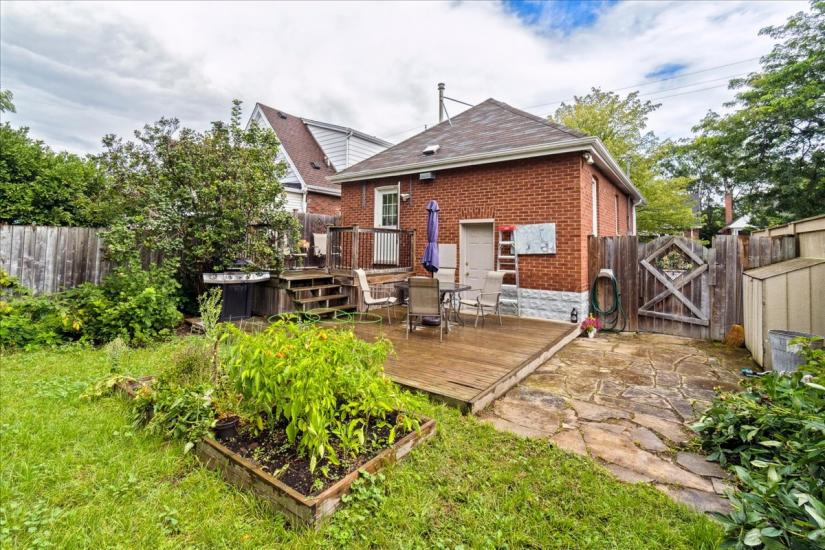 Property listing for 133 Longwood Rd. N., Hamilton, ON