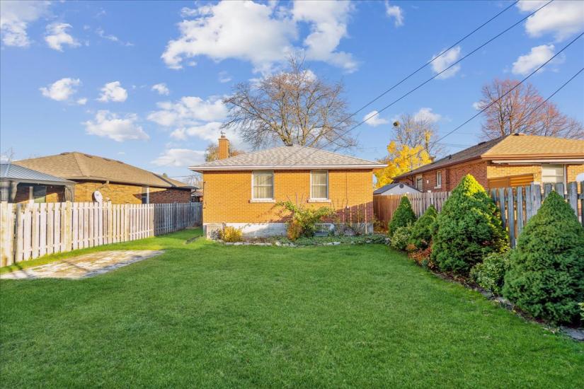 Property listing for 272 East 44th St., Hamilton, ON