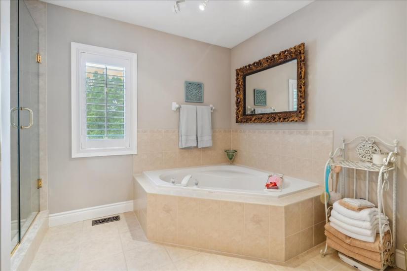 Property listing for #101-100 Beddoe Dr., Hamilton, ON