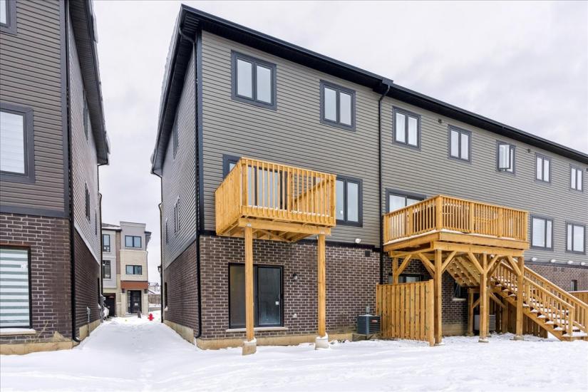 Property listing for 46 Capstone Lane, Hamilton, ON