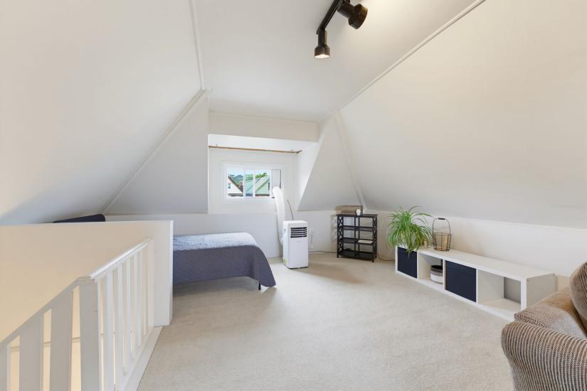 Property listing for 394 Charlton Ave. W., Hamilton, ON