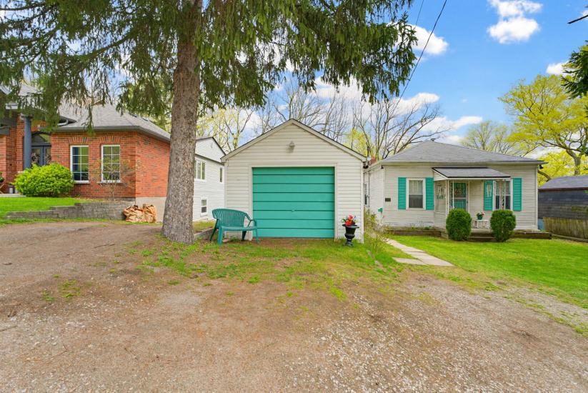 Property listing for 111 Sydenham St., Dundas, ON