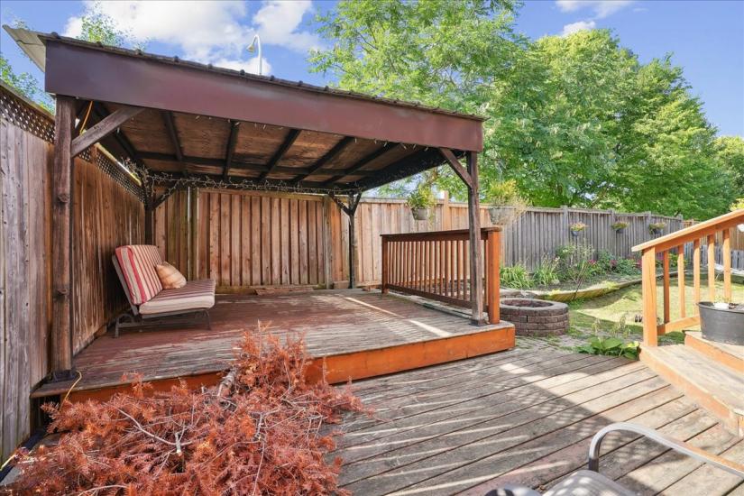 Property listing for 70 Moore Cres., Ancaster, ON