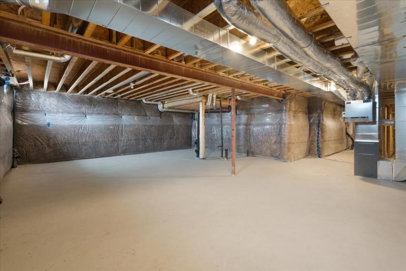 Property listing for 628 Windwood Drive, Binbrook, ON