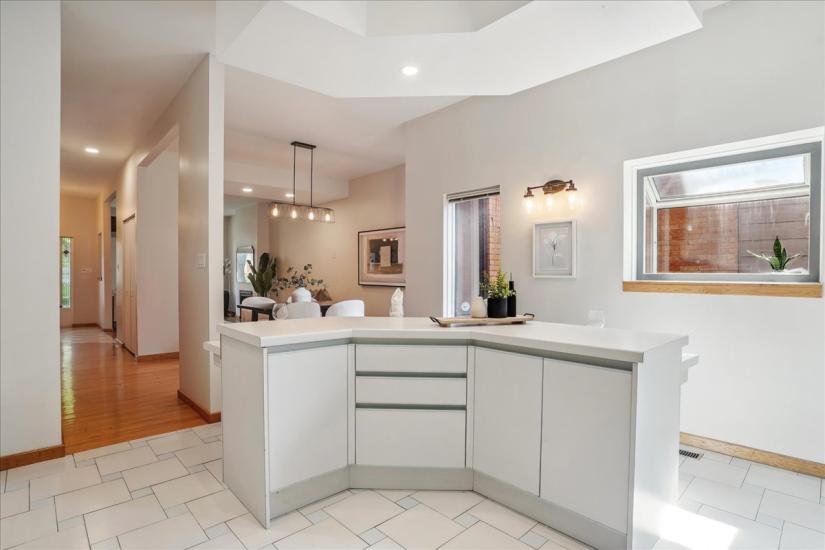 Property listing for 173 Duke St., Hamilton, ON