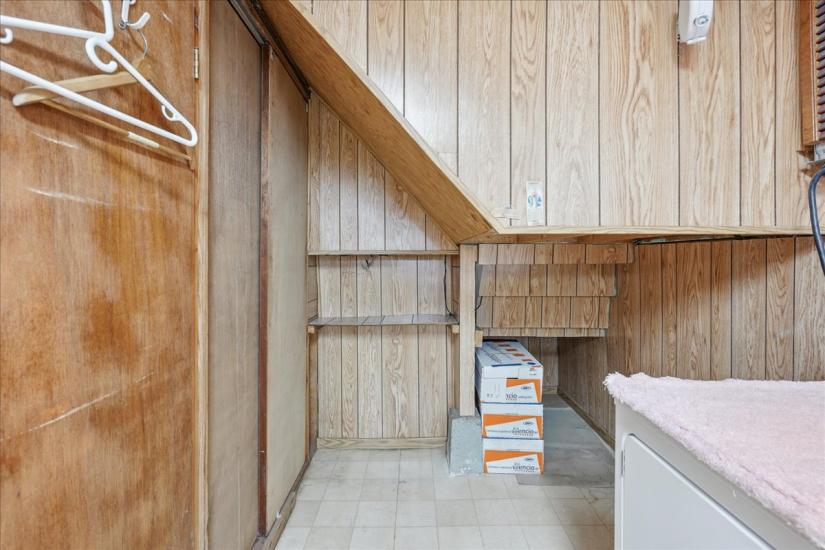 Property listing for 16 Greenwood St., Hamilton, ON