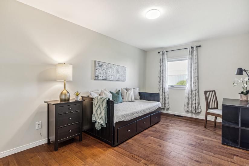 Property listing for 226 Dicenzo Dr., Hamilton, ON