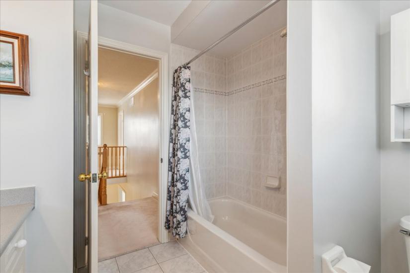 Property listing for 16 Fenwick Place, Waterdown, ON