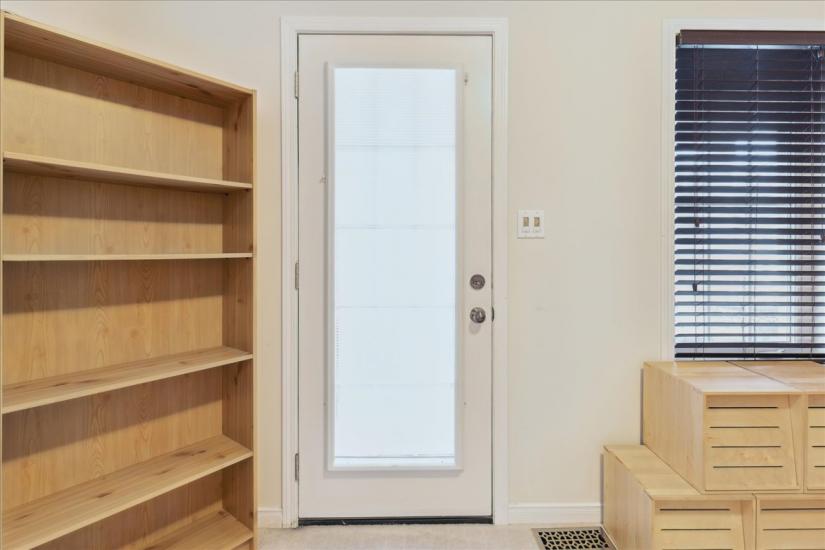 Property listing for 19 Deborah Crt., Hamilton, ON