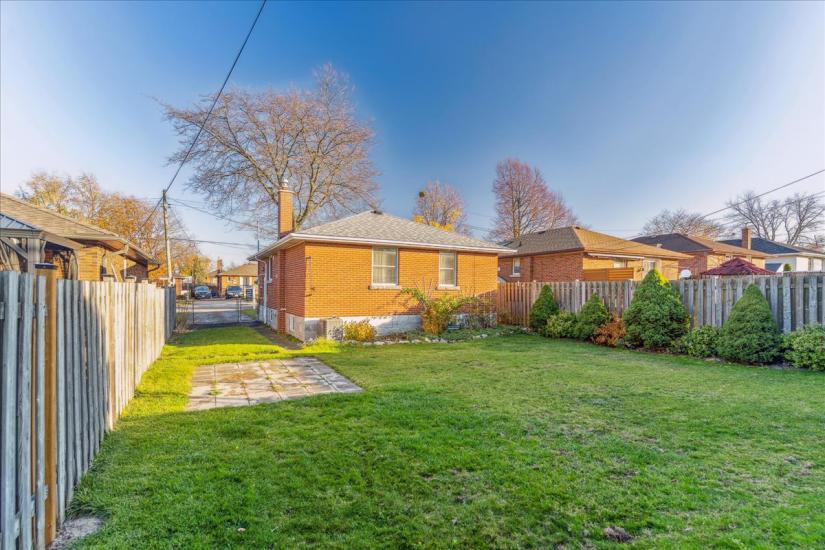 Property listing for 272 East 44th St., Hamilton, ON