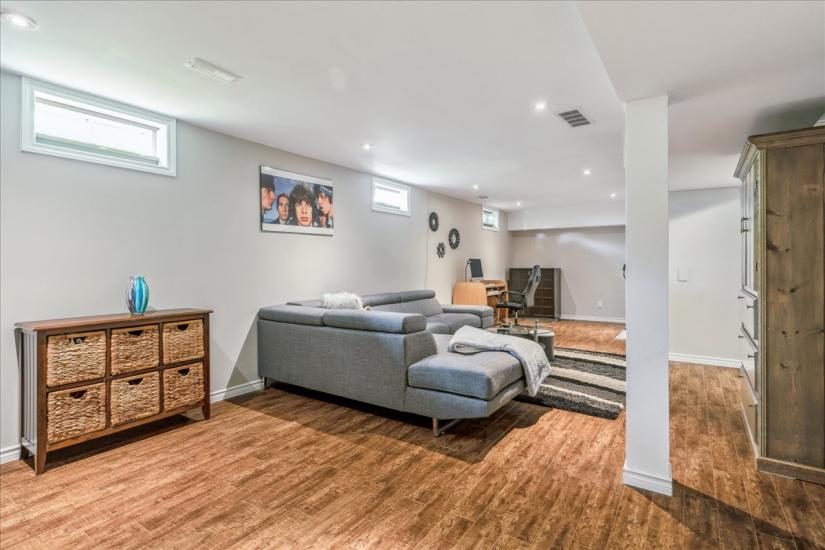 Property listing for 75 Claudette Gate, Hamilton, ON