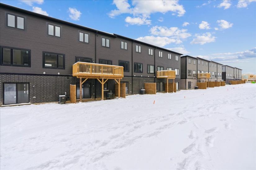 Property listing for 46 Capstone Lane, Hamilton, ON