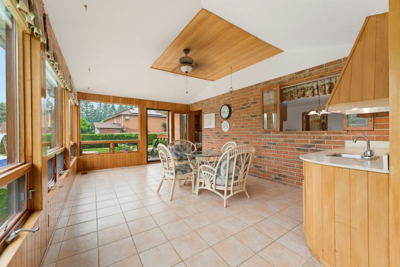 Property listing for 348 Shaver Rd., Ancaster, ON