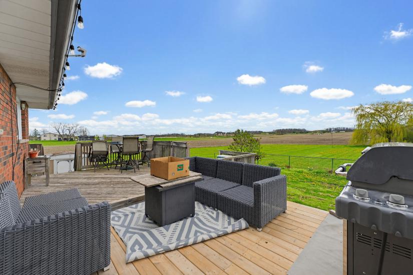 Property listing for 516 Mud St. E., Stoney Creek, ON