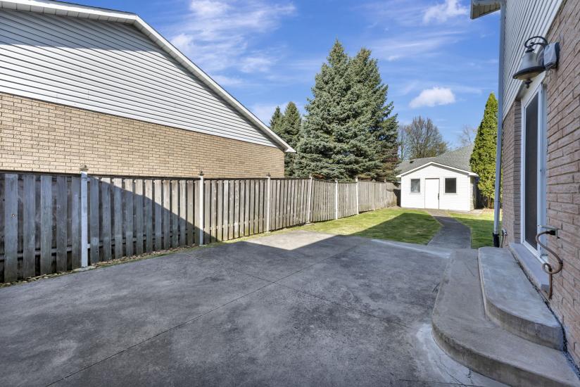 Property listing for 60 Kitty Murray Lane, Ancaster, ON