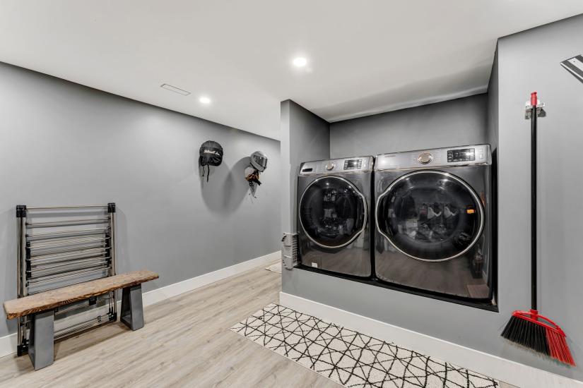 Property listing for 672 Hiawatha Blvd., Ancaster, ON