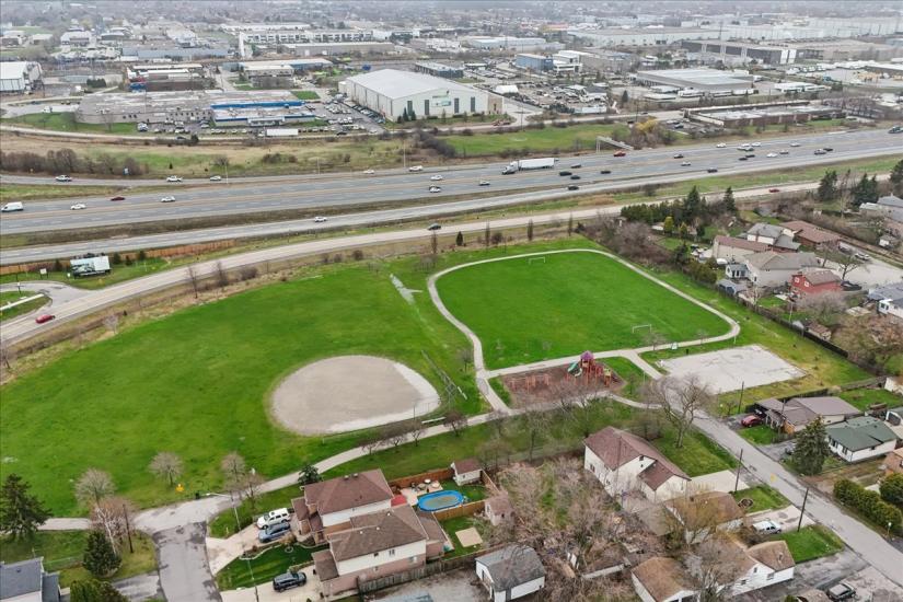 Property listing for 5 Herbert Crt., Stoney Creek, ON