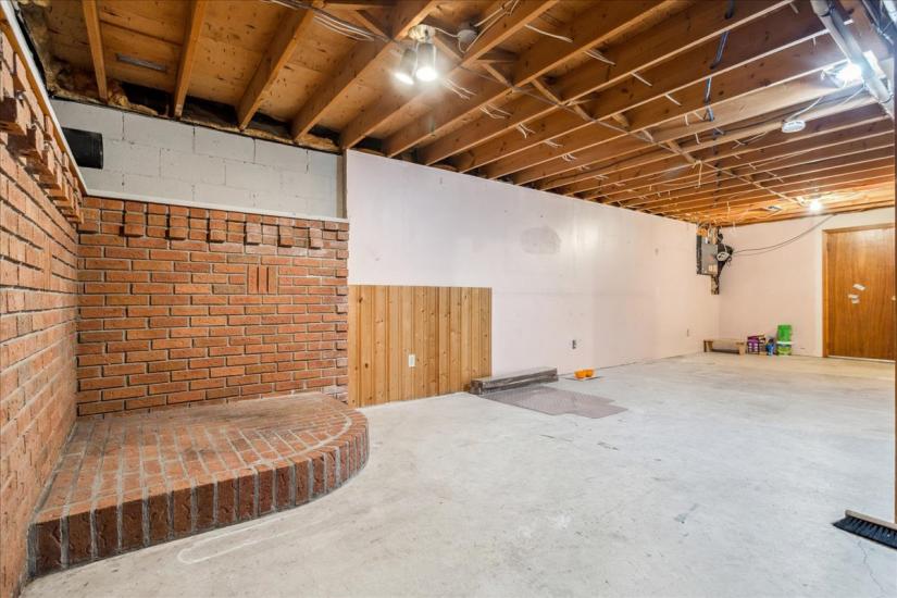 Property listing for 110 Glenashton Dr., Stoney Creek, ON