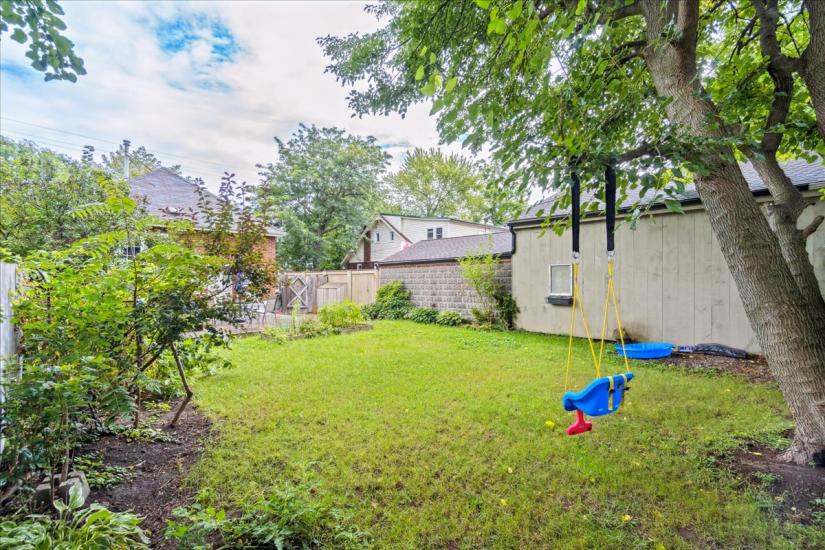 Property listing for 133 Longwood Rd. N., Hamilton, ON