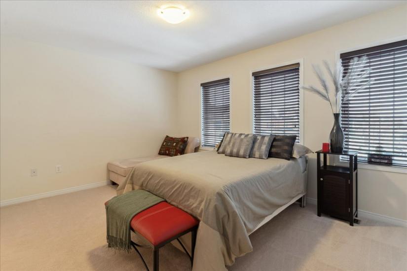 Property listing for 19 Deborah Crt., Hamilton, ON