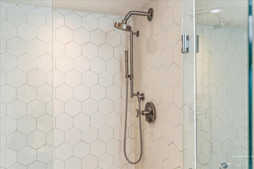 Property listing for 9 Holbrook Rd., Hamilton, ON